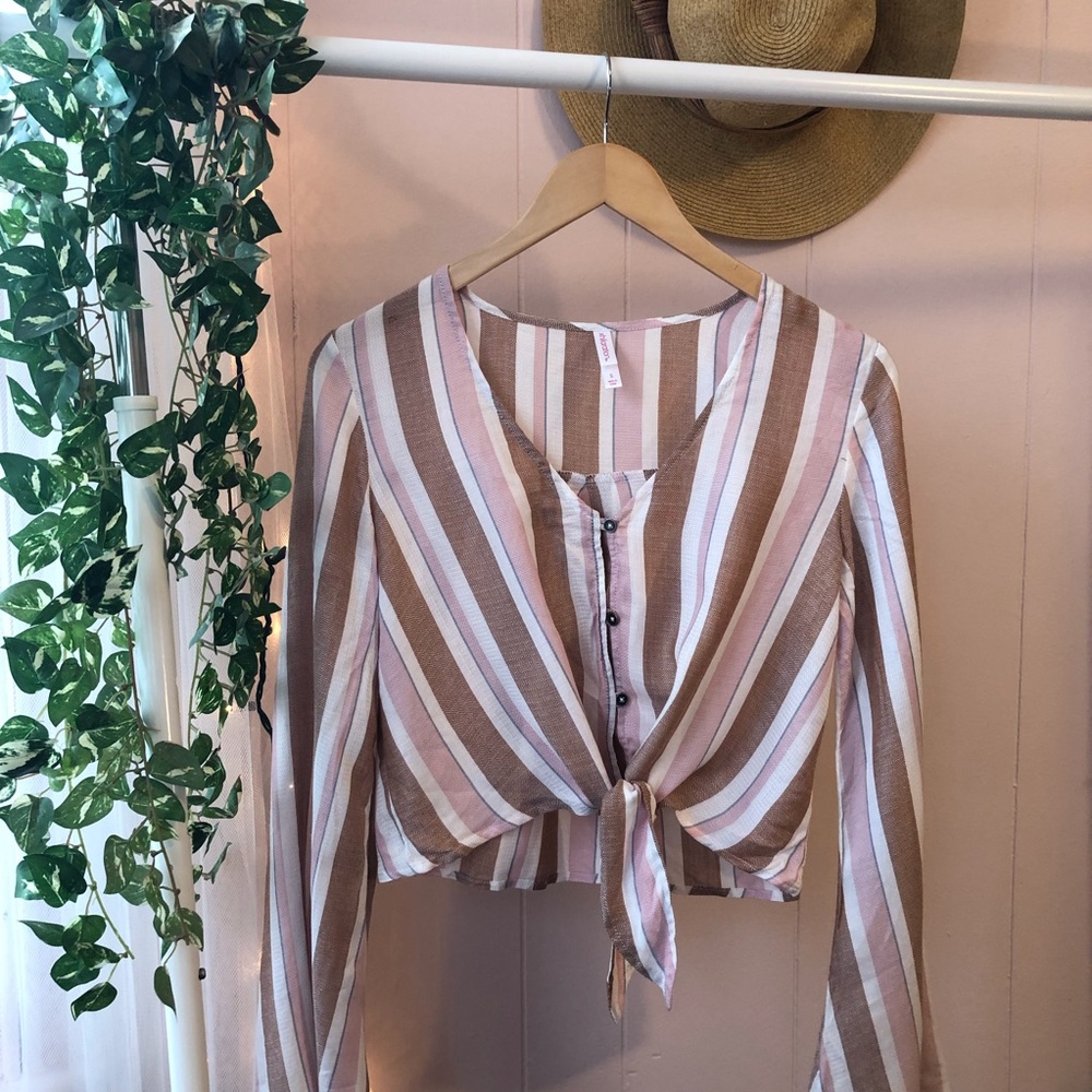 🌻3 for $15 sale🌻Boho Crop Tie Blouse